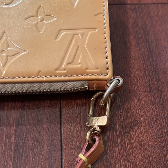 Vintage Louis Vuitton Beige Monogram Vernis Leather Lexing purse - Picture 6 of 8